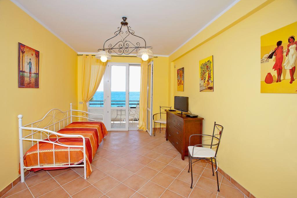 Ferienwohnung Polifemo Letojanni Zimmer foto